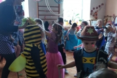 2020 Karneval ve třídě Ptáčci a společná promenáda masek